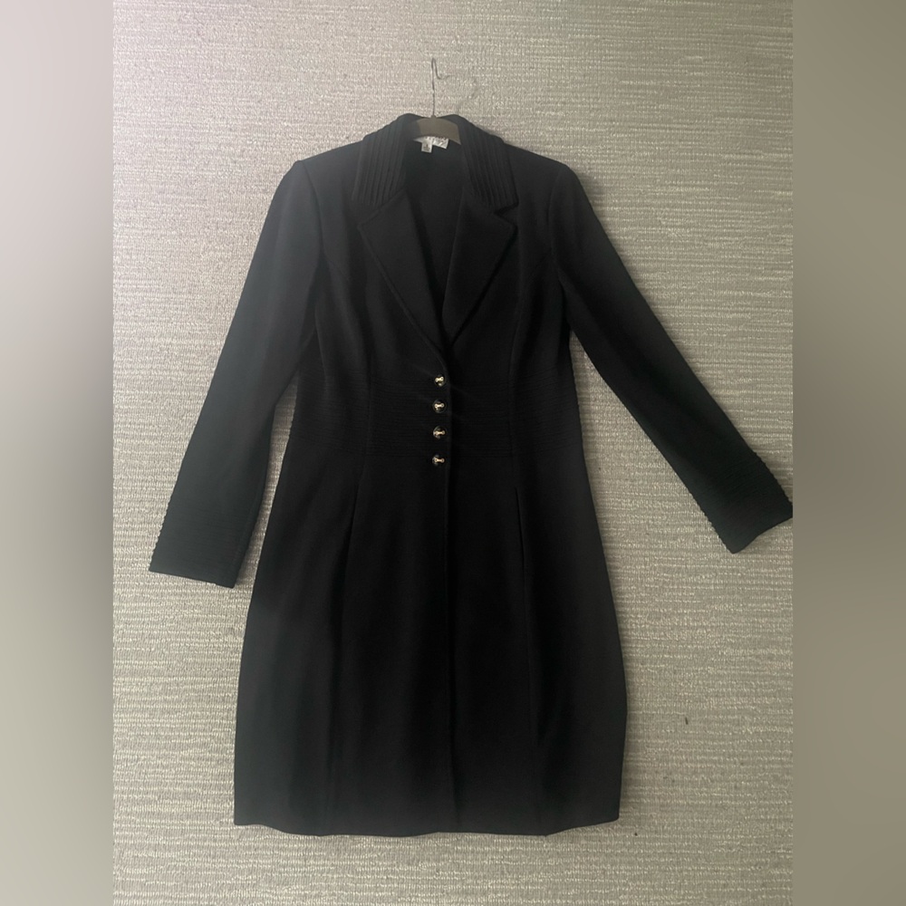 Gorgeous St. John jacket size 6 black with gold buttons